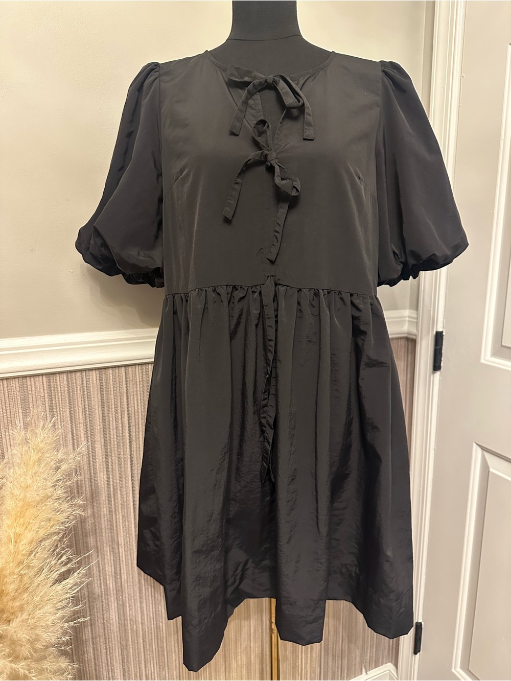 Vine & Love Black Puff Sleeve Bow Front Babydoll Mini Dress Small